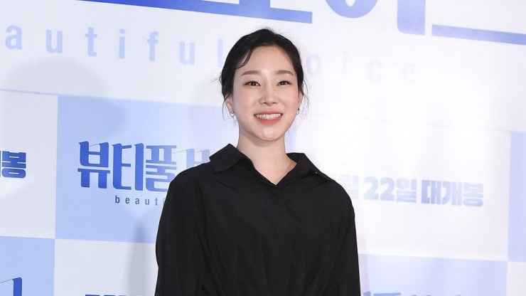 মাত্র ৪৩ বছর বয়সে অভিনেত্রীর মৃত্যু