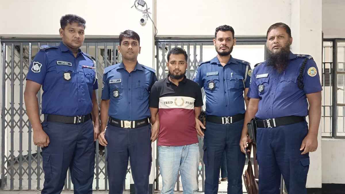 পিরোজপুরে দেবর-ভাবীকে কুপিয়ে হত্যার প্রধান আসামি রাজধানীতে গ্রেফতার