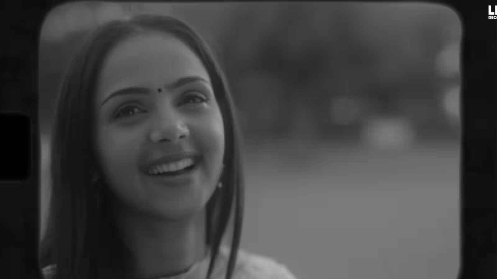 সমাজের চাপে টেনিস খেলোয়াড় মেয়েকে গুলি করে মারলেন বাবা