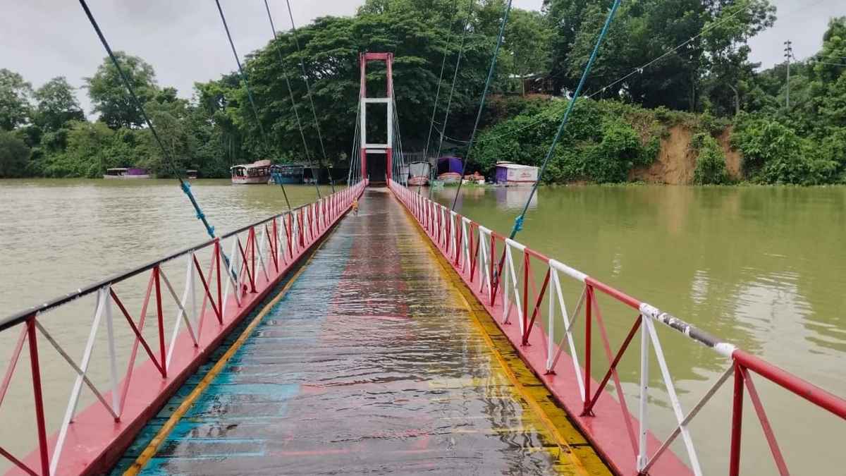 ডুবে গেছে রাঙামাটির ঝুলন্ত সেতু, পর্যটক চলাচলে নিষেধাজ্ঞা