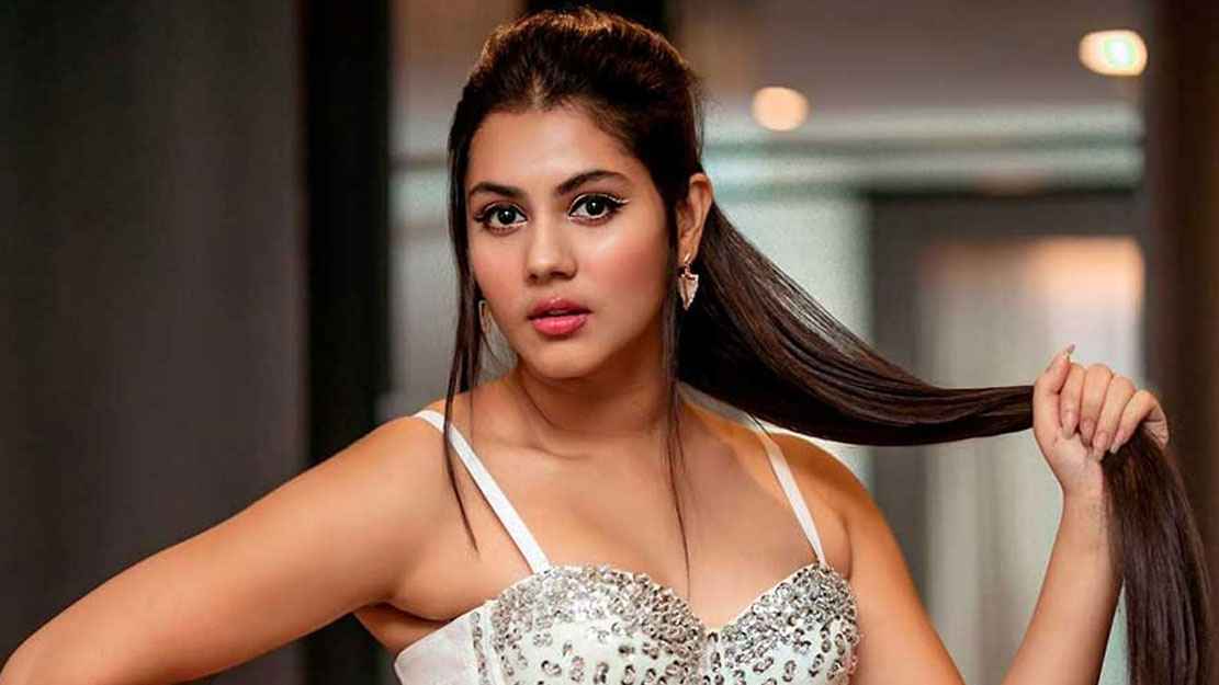 রাজনীতিতে নাম লেখাচ্ছেন ঋত্বিকা! 