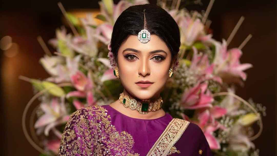 পরকীয়া আসক্ত স্বামী, কিডনি বিক্রি করে হলেও লড়বেন অভিনেত্রী!
