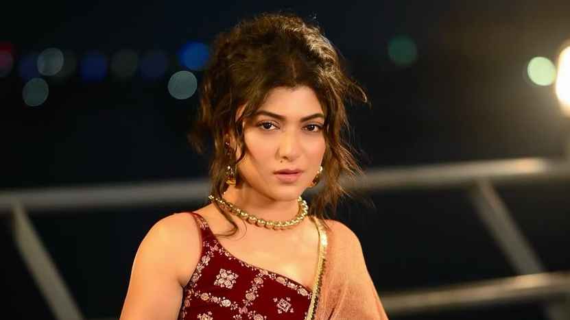 স্বামীর পরকীয়া ধরে ফেলায় অভিনেত্রীকে হত্যার হুমকি