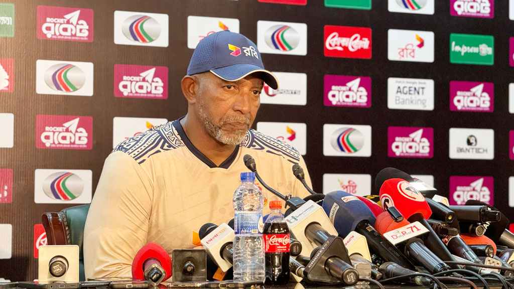 শ্রীলঙ্কা সিরিজের মাঝপথে হঠাৎ যে কারণে লন্ডনে বাংলাদেশ কোচ