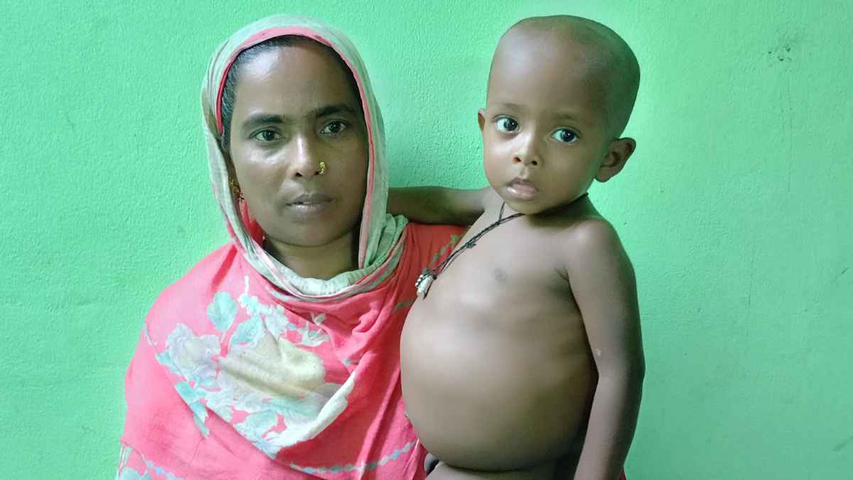 ছেড়ে গেছেন বাবা, ২ বছরের মেহেদীকে বাঁচাতে চায় অসহায় মা