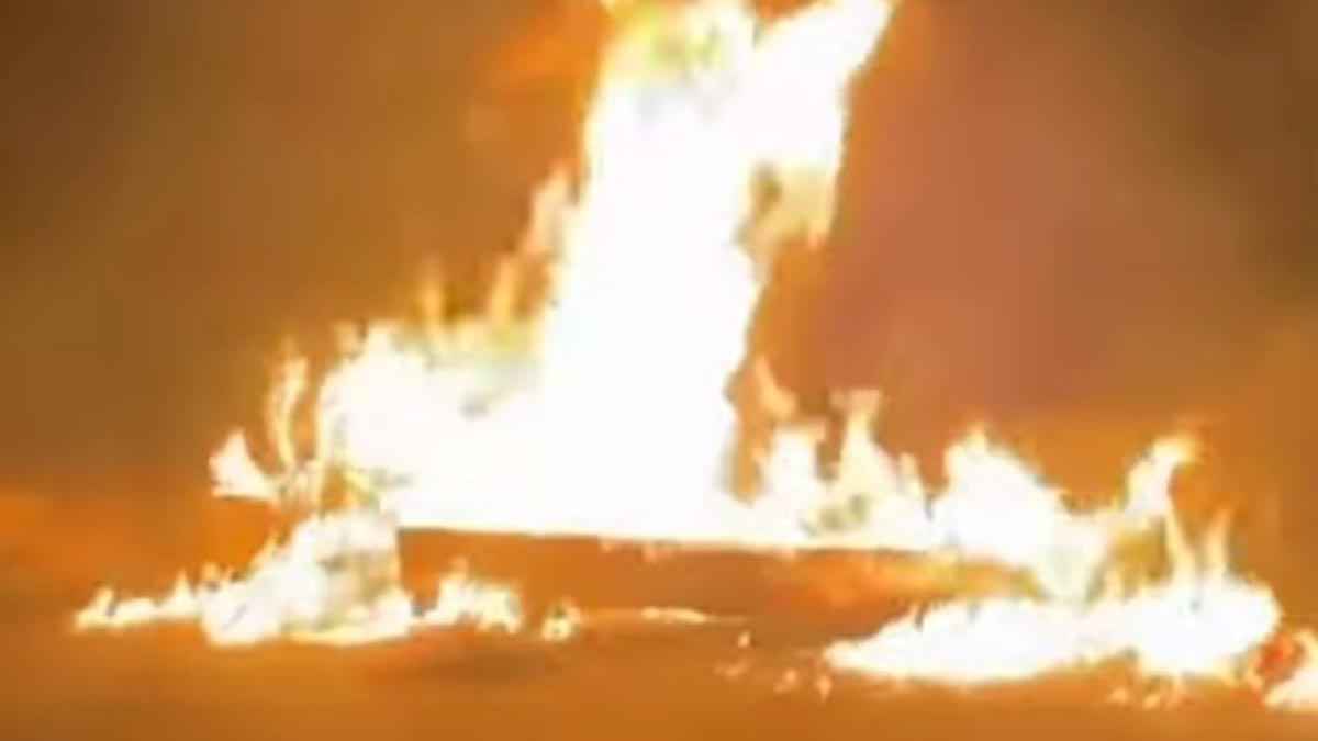 আগুন জ্বালিয়ে ছাত্রলীগের অবরোধের চেষ্টা, বিএনপির নেতাকর্মীদের ধাওয়া