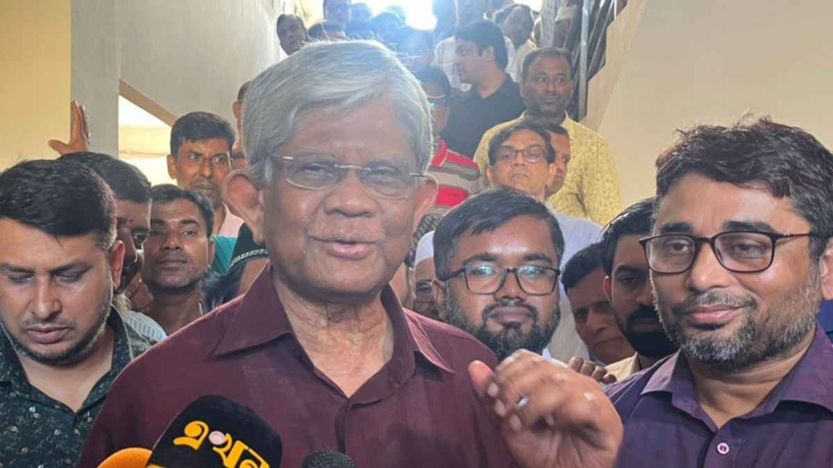 সঞ্চয়পত্রের মুনাফা বাড়ালে কেউ ব্যাংকে টাকা রাখবে না: অর্থ উপদেষ্টা