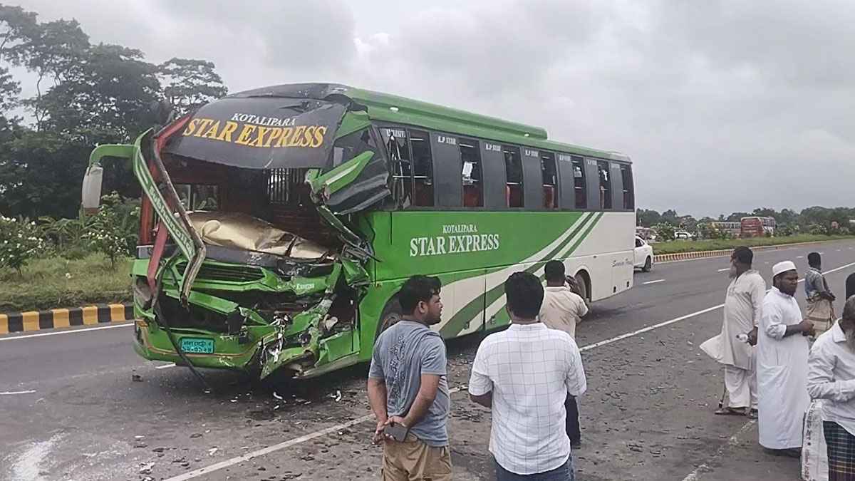 ঢাকা-ভাঙ্গা এক্সপ্রেসওয়েতে দুটি বাসের সংঘর্ষে আহত ৮
