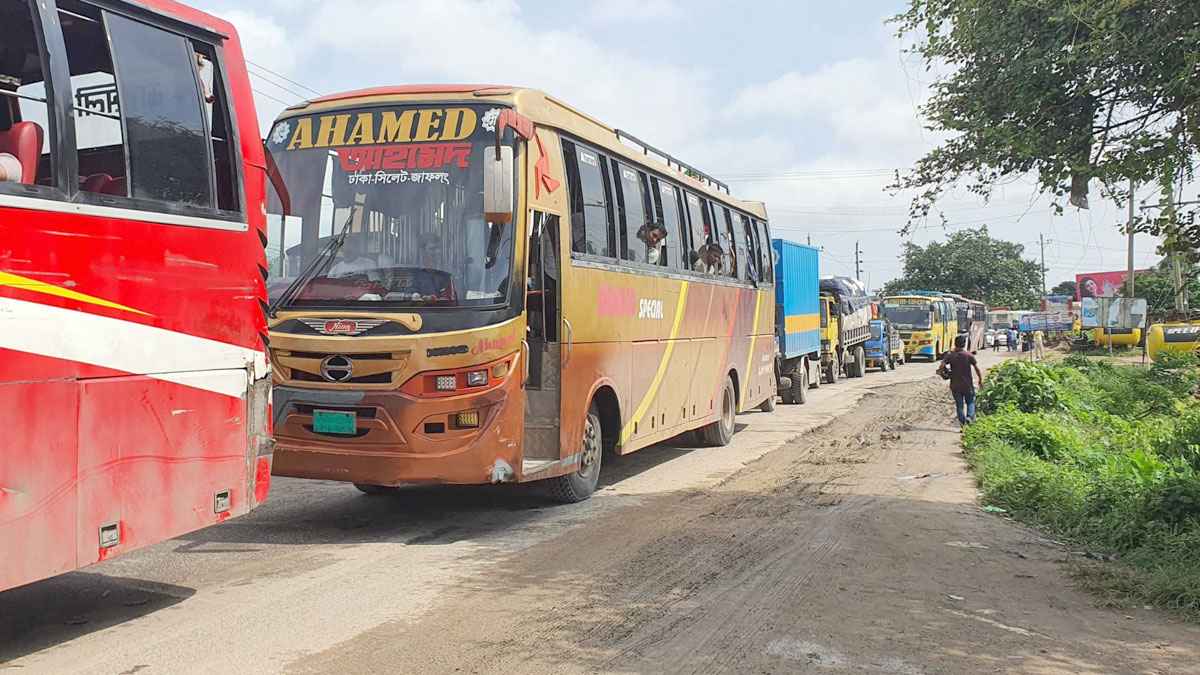 ঢাকা-সিলেট মহাসড়কে ২০ কিমি যানজট, চরম দুর্ভোগ
