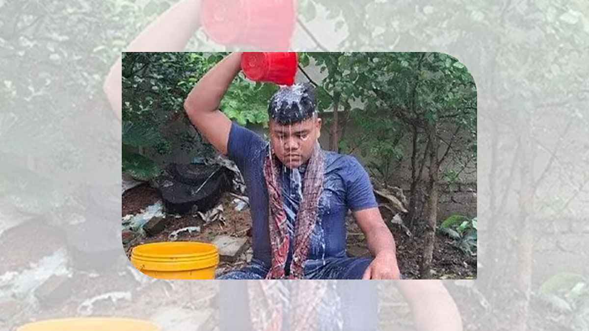 গোপালগঞ্জে দুধ দিয়ে গোসল করে ছাত্রলীগ থেকে পদত্যাগ