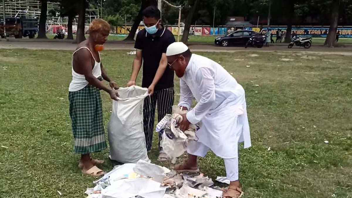 জনসভা শেষে রংপুর জিলা স্কুল মাঠ পরিষ্কারে জামায়াতের নেতাকর্মীরা