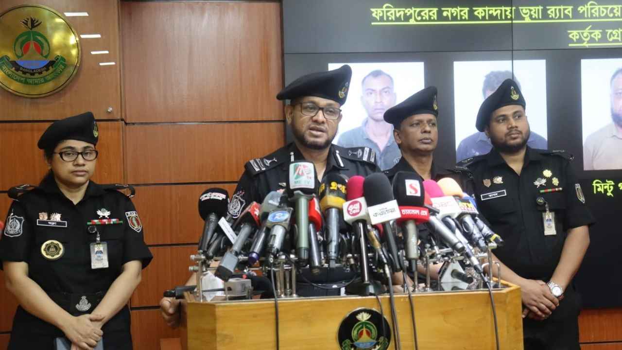 র্যাব সেজে ডাকাতি, ধাওয়া করে ৫ জনকে ধরল আসল র্যাব