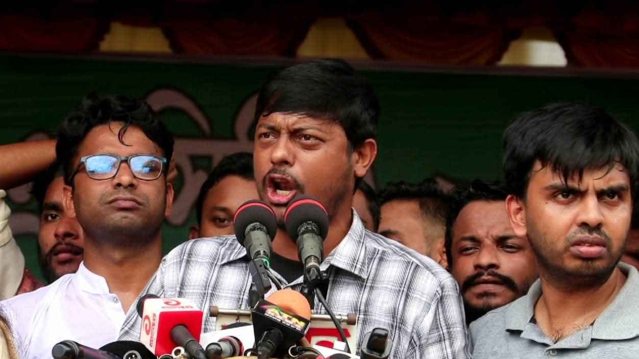 অস্ত্র হ্যান্ডেল করতে না পারলে নিয়ে আসছিলেন কেন, বাবরকে পাটওয়ারী