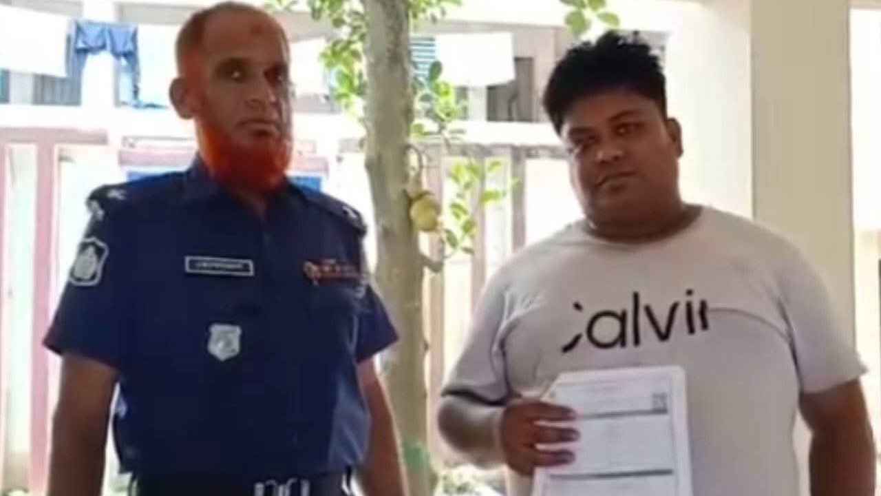 আশুগঞ্জে টিকিট কালোবাজারির ‘বলদা রমজান’ গ্রেফতার