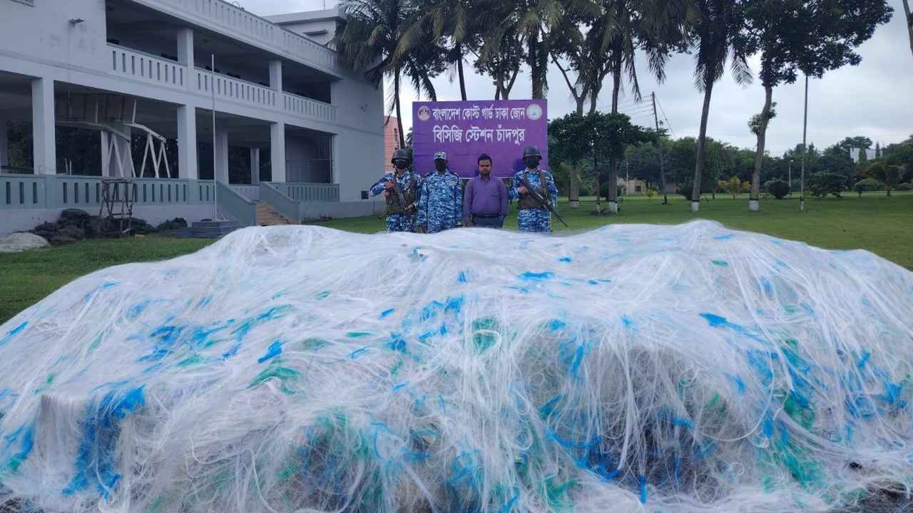 চাঁদপুরে ৬ লাখ মিটার নিষিদ্ধ কারেন্ট জাল জব্দ