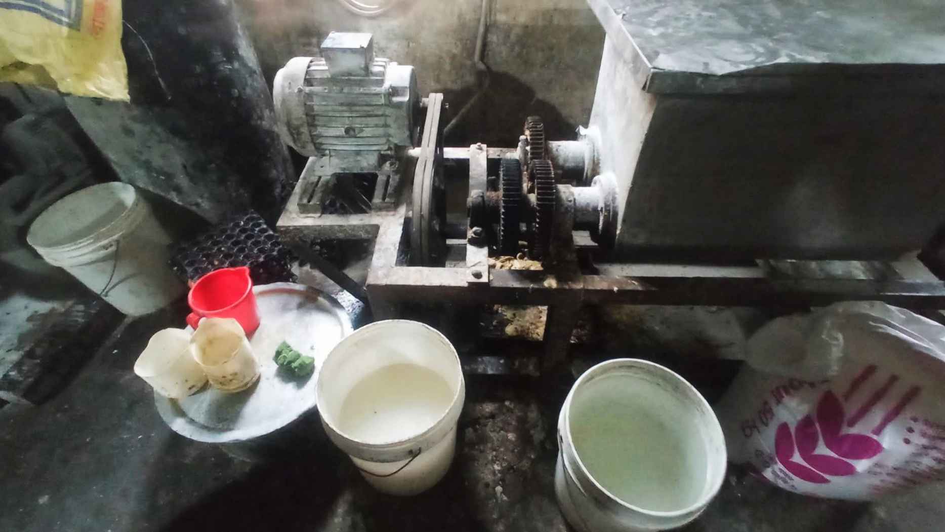 নড়াইলে অস্বাস্থ্যকর পরিবেশে খাবার তৈরি, বেকারিকে জরিমানা