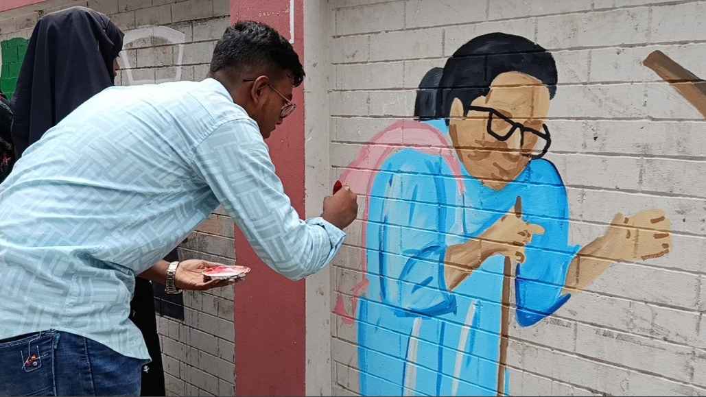 দেয়ালে দেয়ালে ফুটে উঠেছে জুলাই গণঅভ্যুত্থানের গ্রাফিতি