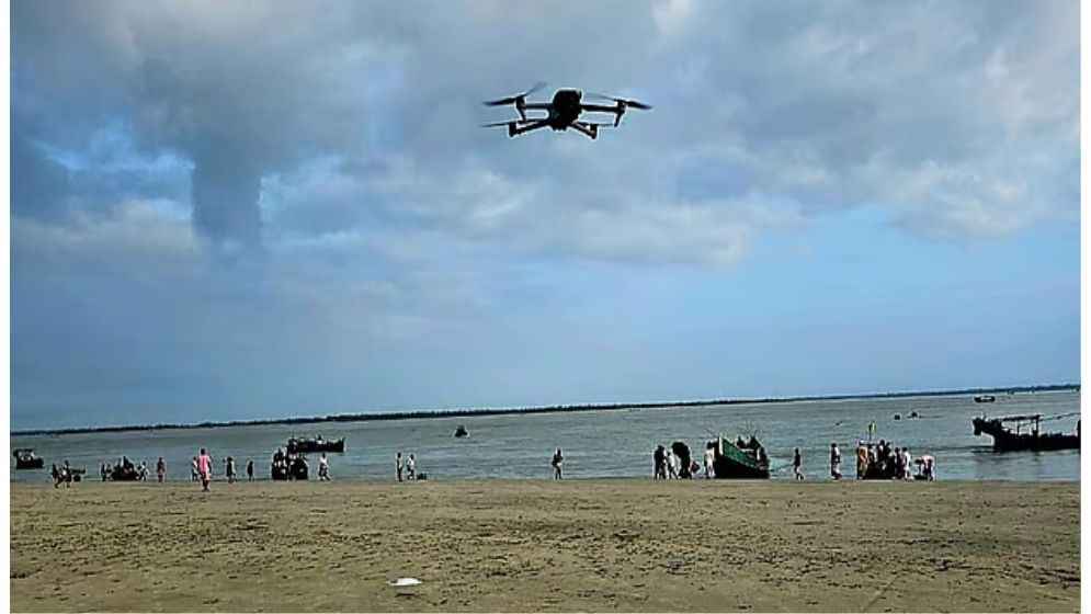 কক্সবাজারে নিখোঁজ পর্যটকের খোঁজে ড্রোন