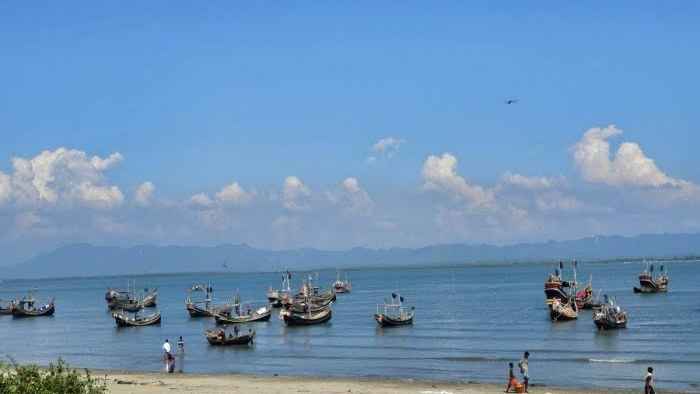 মাছ ধরে ফেরার পথে ২১ জেলেকে আটক করল আরাকান আর্মি