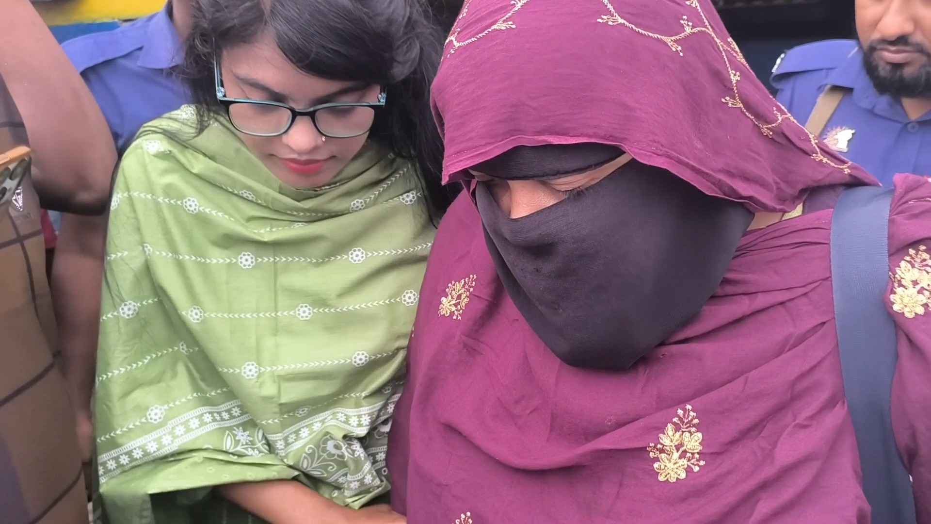 কালীগঞ্জে ফেনসিডিলসহ নারী কারবারি গ্রেফতার