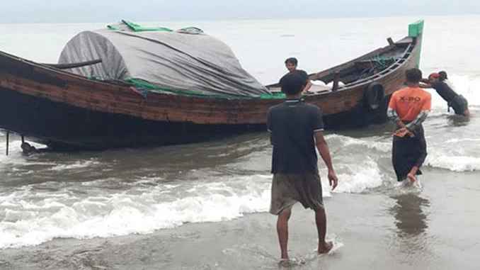 সেন্টমার্টিনে মিয়ানমারের ২০ রোহিঙ্গাসহ নৌকা অনুপ্রবেশ