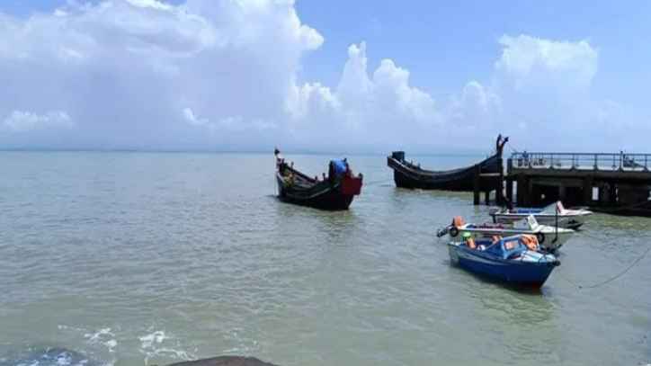 সেন্টমার্টিনে খাদ্য সংকট, লোকালয়ে ঢুকছে জোয়ারের পানি