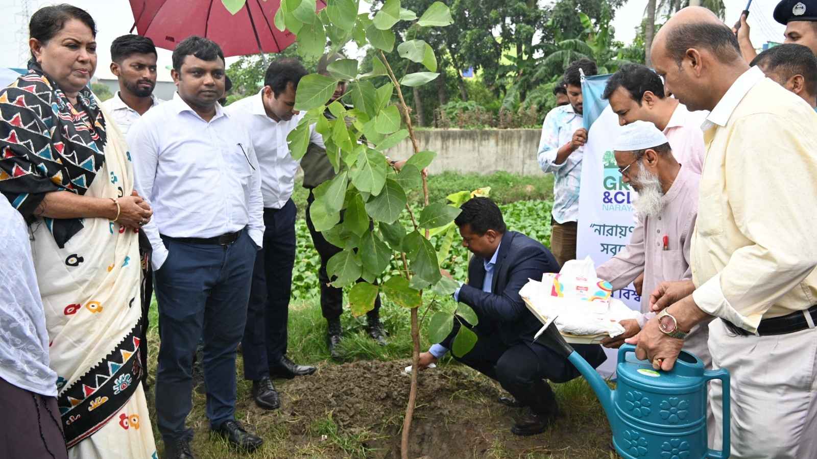 নারায়ণগঞ্জে দেড় হাজার গাছ রোপণ করল জেলা প্রশাসন