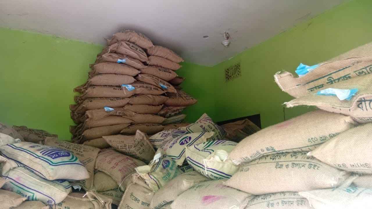 সরকার নির্ধারিত অপেক্ষা বেশি দামে ধানবীজ বিক্রি, কৃষকের ক্ষোভ