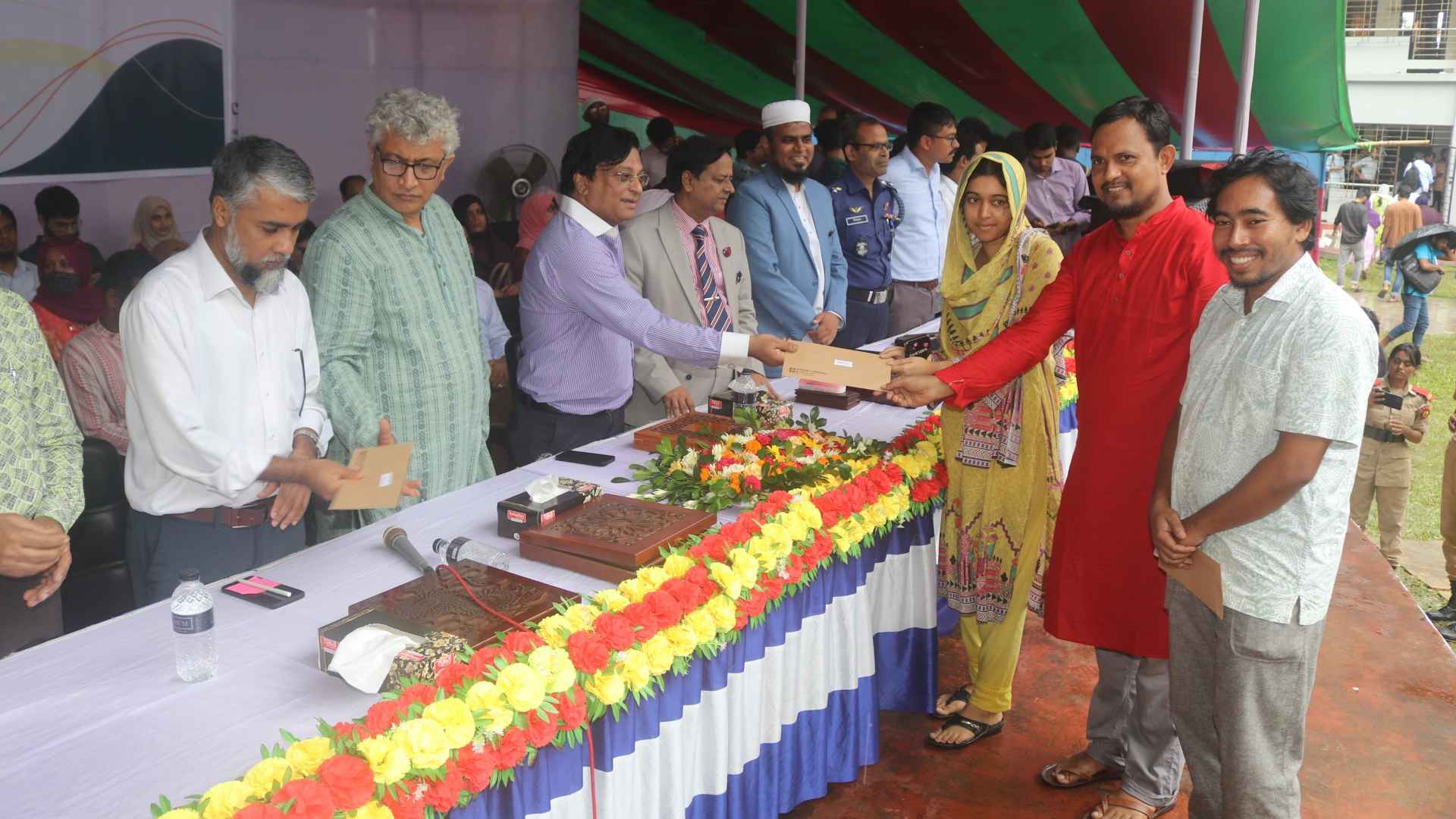 মেধাবী ও অসচ্ছল শিক্ষার্থীদের বৃত্তি দিল গোবিপ্রবি প্রশাসন