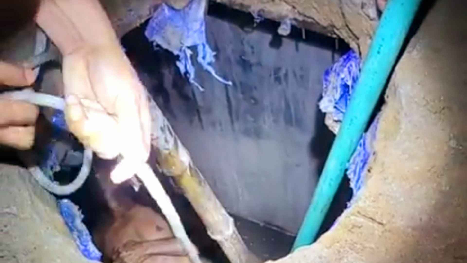 শায়েস্তাগঞ্জে সেপটিক ট্যাংকে নেমে দু'জনের মৃত্যু