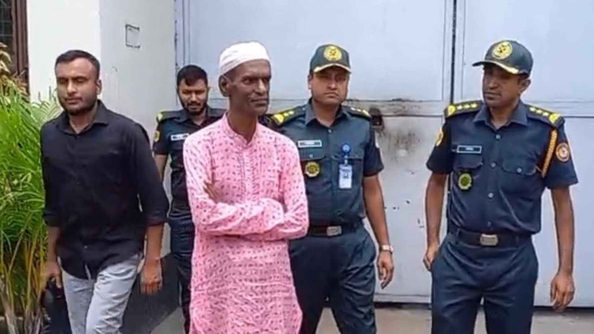 বিনা বিচারে ৩০ বছর কারাগারে থাকা কনু মিয়ার বাড়ি ফেরা