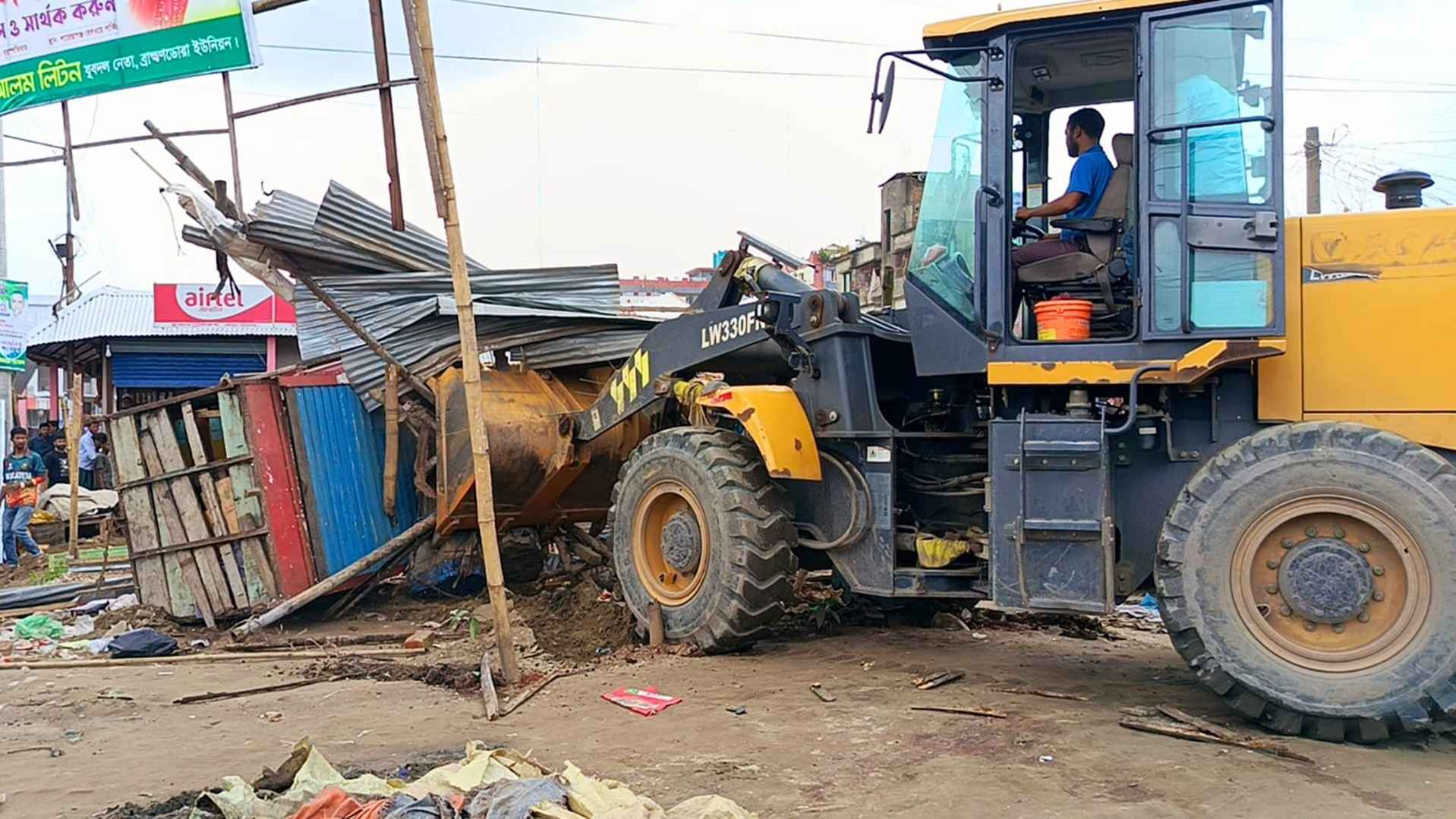 হবিগঞ্জে শতাধিক অবৈধ স্থাপনা উচ্ছেদ, পুলিশ বক্স উদ্বোধন