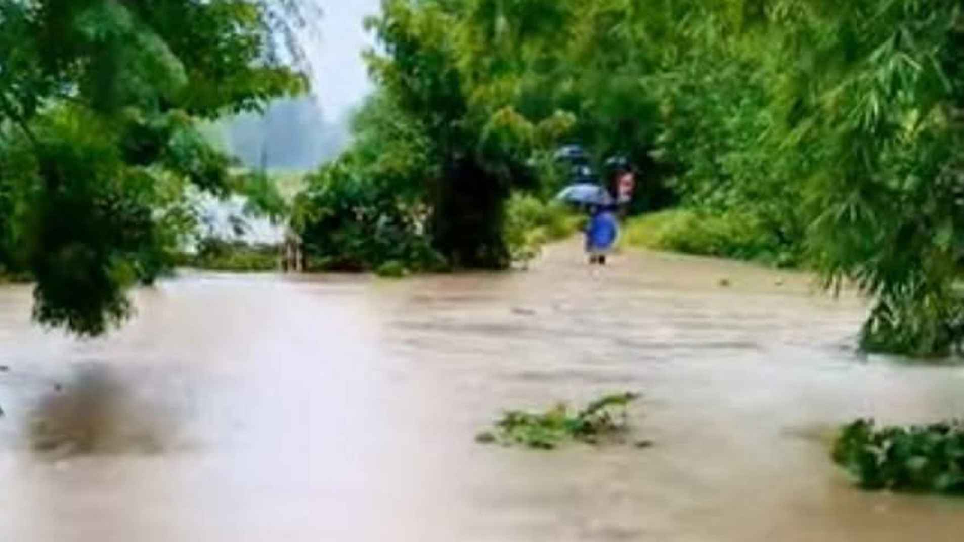 চুনারুঘাটে পাহাড়ি ঢলে সেতু ভেঙে যাওয়ায় দুর্ভোগ