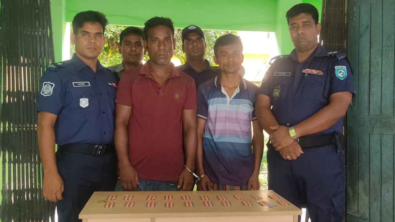 তেঁতুলিয়ায় ২০০ ট্যাপেন্টাডল ট্যাবলেটসহ ২ মাদক কারবারি আটক