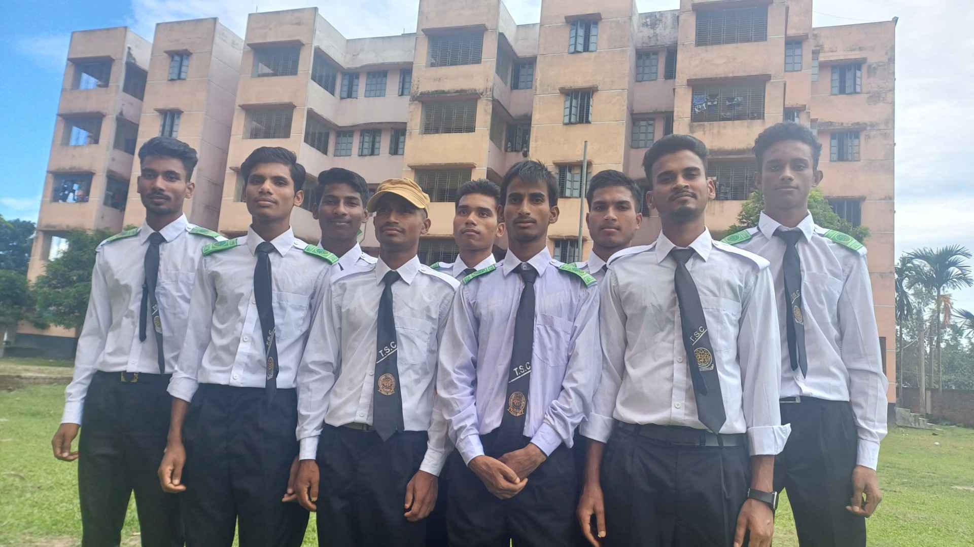 পরিবারহীন ১২ বন্ধুর এসএসসি পরীক্ষায় জয়, স্বপ্ন নিজের পায়ে দাঁড়ানোর