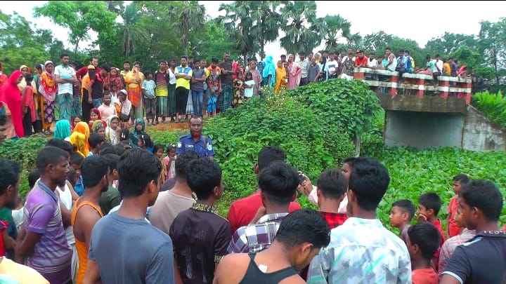 গাজীপুরে কালভার্টের পাশ থেকে নবজাতকের মরদেহ উদ্ধার