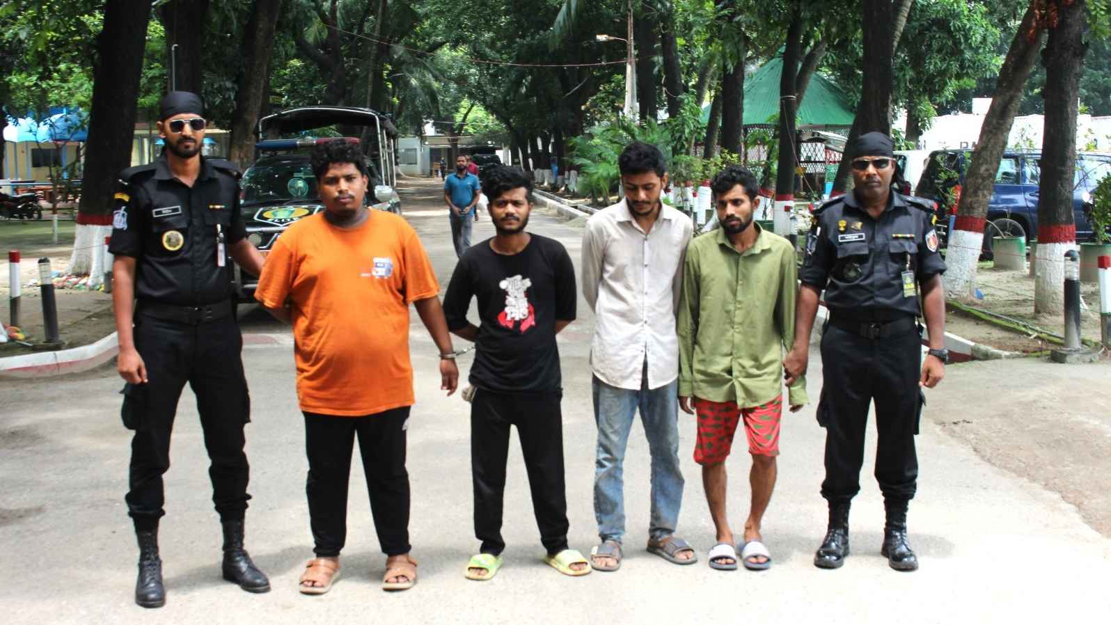 গাজীপুরে শিক্ষার্থী মাহফুজ হত্যায় ৪ ছিনতাইকারীসহ গ্রেফতার ৫