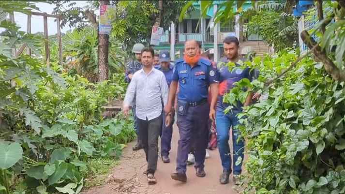 বরগুনায় ইউপি চেয়ারম্যানের ওপর যুবদল নেতার হামলা-ককটেল বিস্ফোরণ, আটক ২