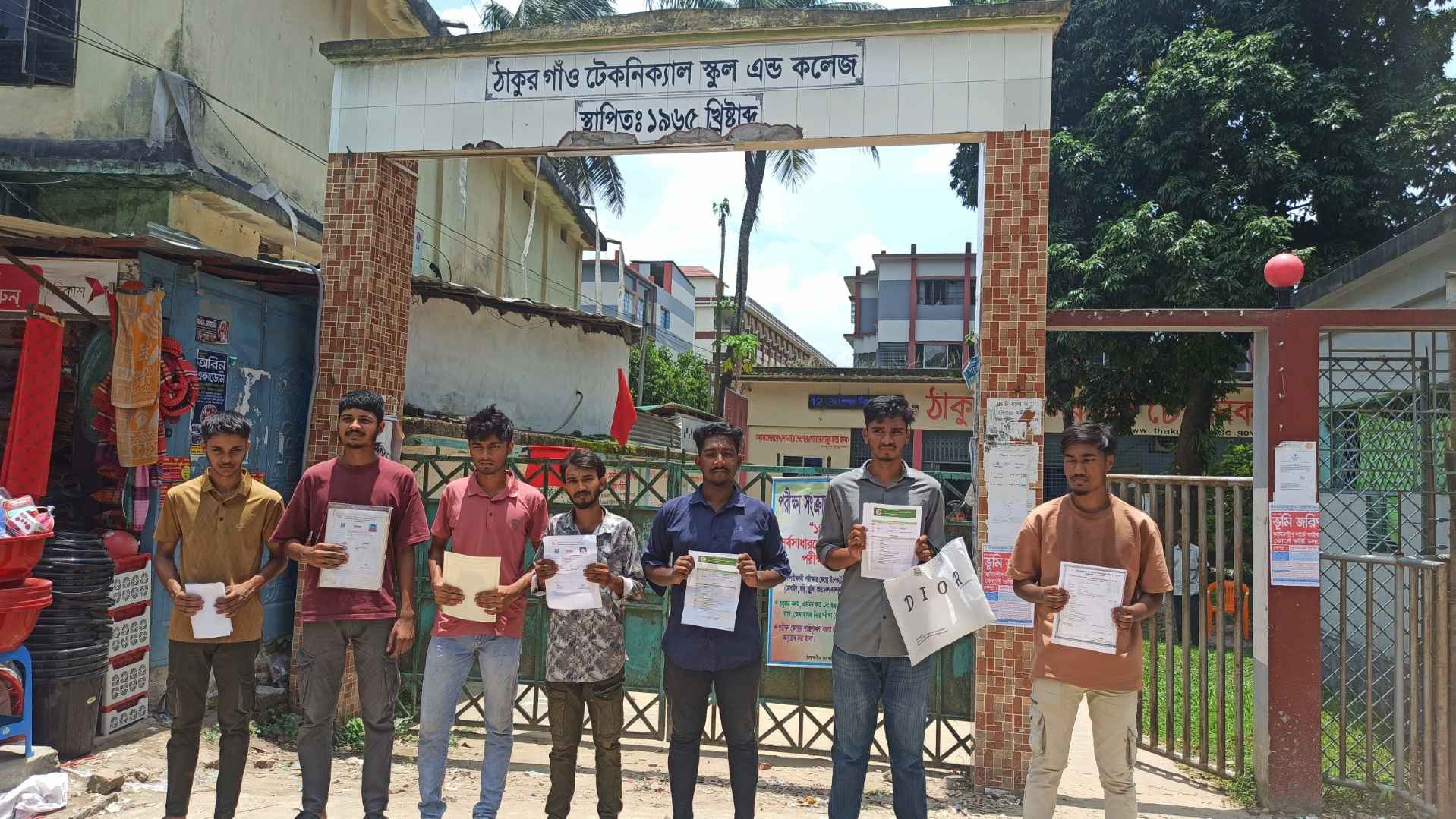 এক বিষয়ে পরীক্ষা দিয়ে তিনটিতে ফেল! ফলাফল বিভ্রাটে হতাশ শিক্ষার্থীরা