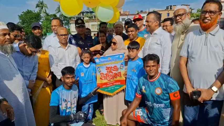 জয়পুরহাটে জেলা প্রশাসক গোল্ডকাপ ফুটবল টুর্নামেন্টের উদ্বোধন