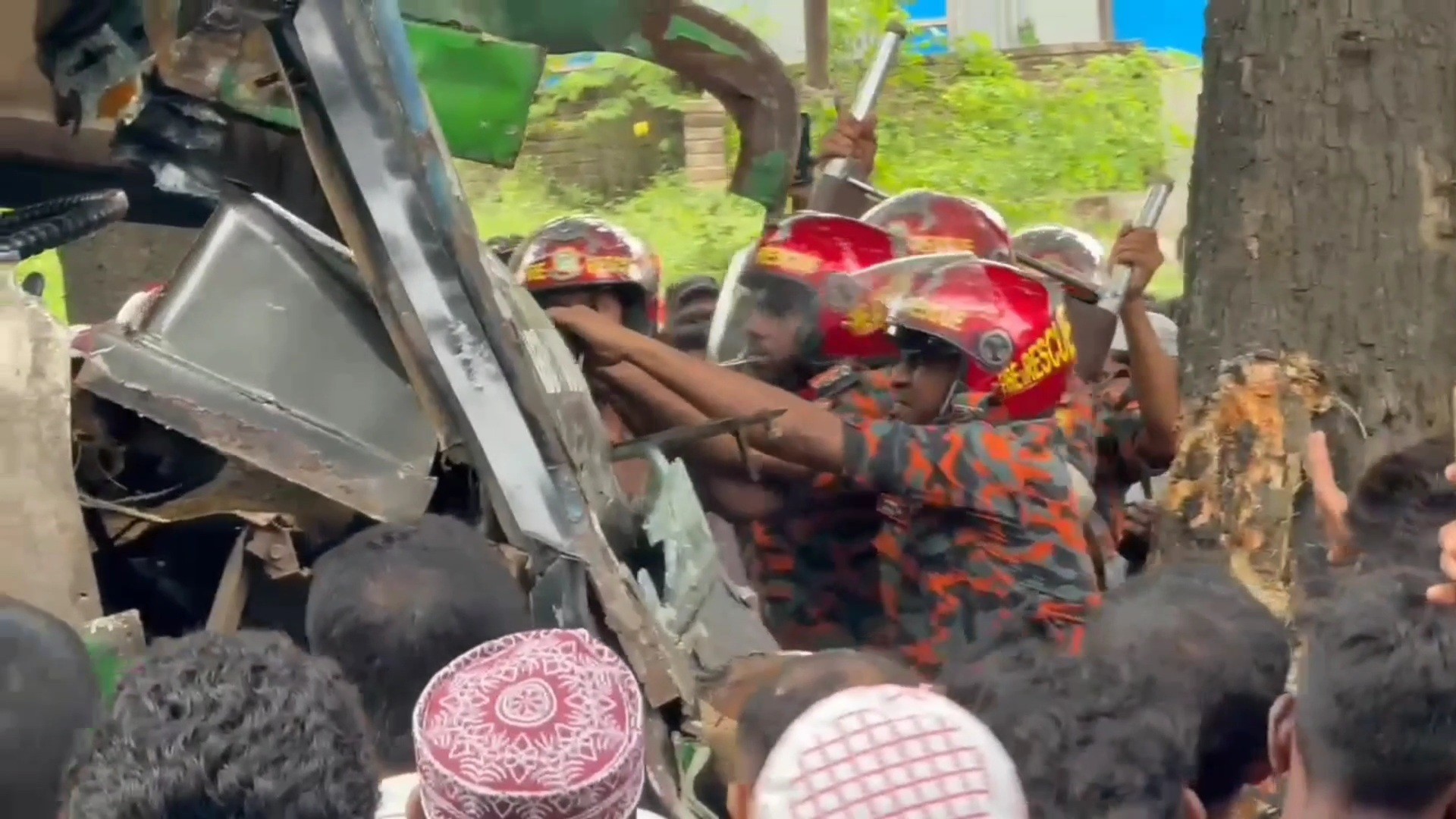 thumbnail_ফুটেজ-(বাস-ট্রাক_সংঘর্ষে_নিহত_১,আহত_১২)_মুন্সিগঞ্জ_07.07.2025_(9)