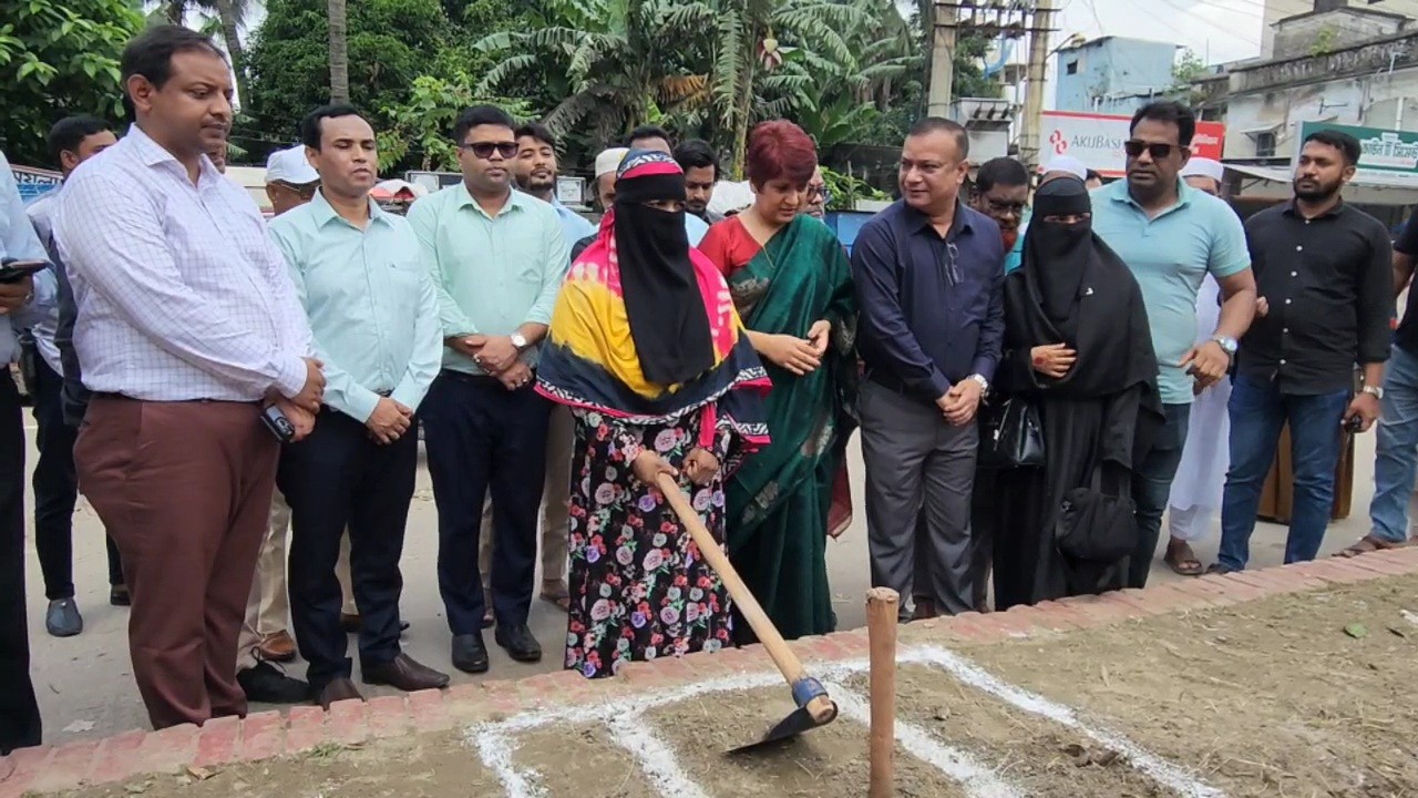 thumbnail_ফুটেজ-(৩_শহীদের_স্মরণে_স্ট্রিট_মোমোরি_স্ট্যাম্পের_ভিত্তি_প্রস্তর_উদ্বোধন)_মুন্সিগঞ্জ_19.07.2025_(2)