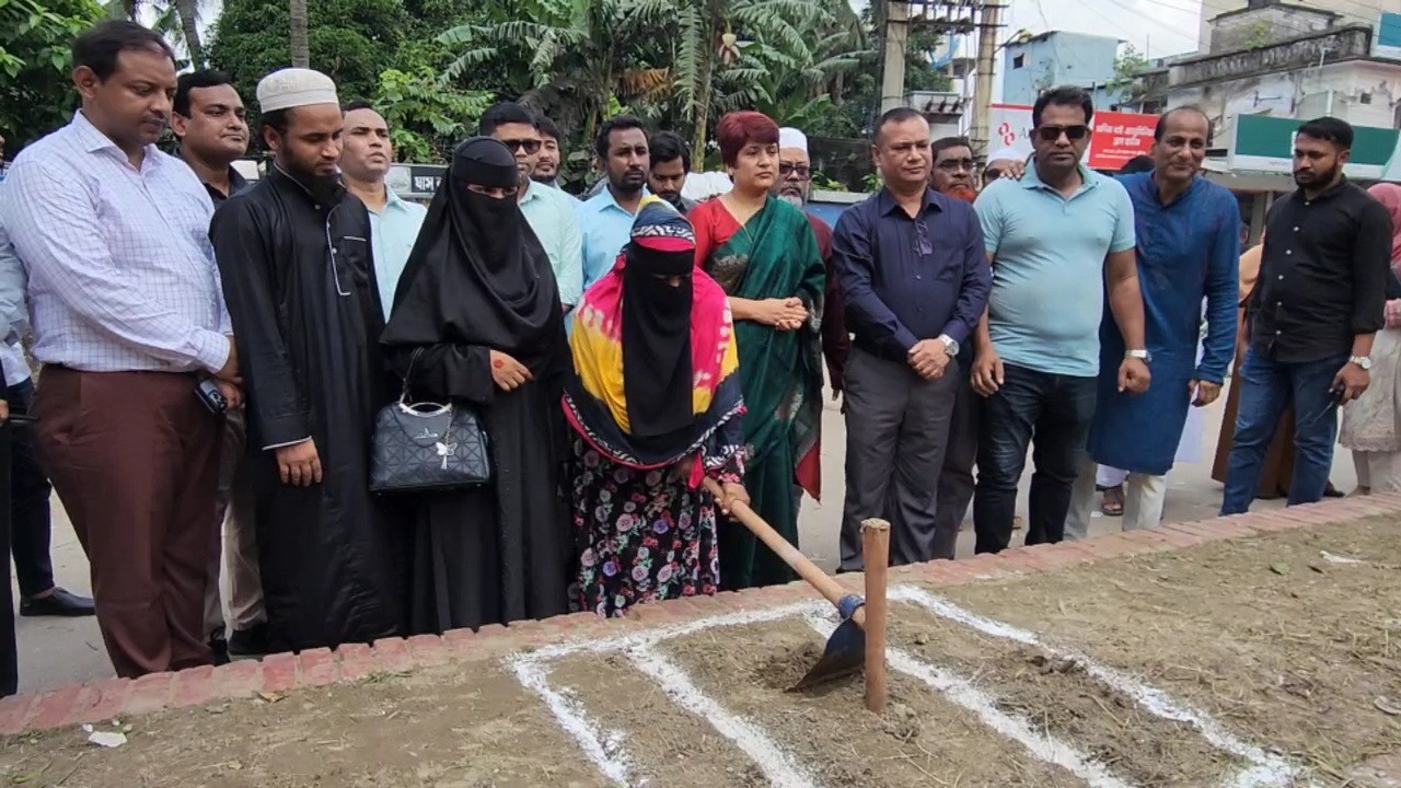 thumbnail_ফুটেজ-(৩_শহীদের_স্মরণে_স্ট্রিট_মোমোরি_স্ট্যাম্পের_ভিত্তি_প্রস্তর_উদ্বোধন)_মুন্সিগঞ্জ_19.07.2025_(4)