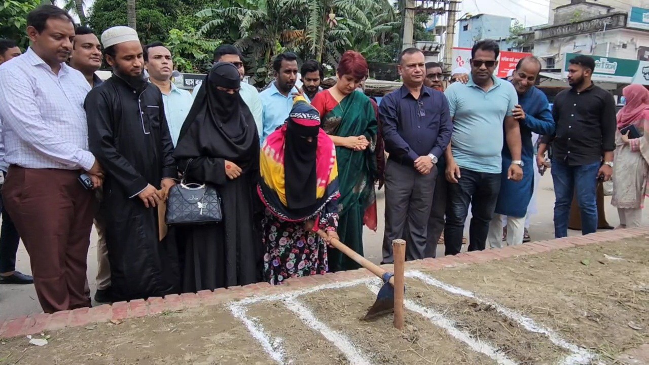 thumbnail_ফুটেজ-(৩_শহীদের_স্মরণে_স্ট্রিট_মোমোরি_স্ট্যাম্পের_ভিত্তি_প্রস্তর_উদ্বোধন)_মুন্সিগঞ্জ_19.07.2025_(5)