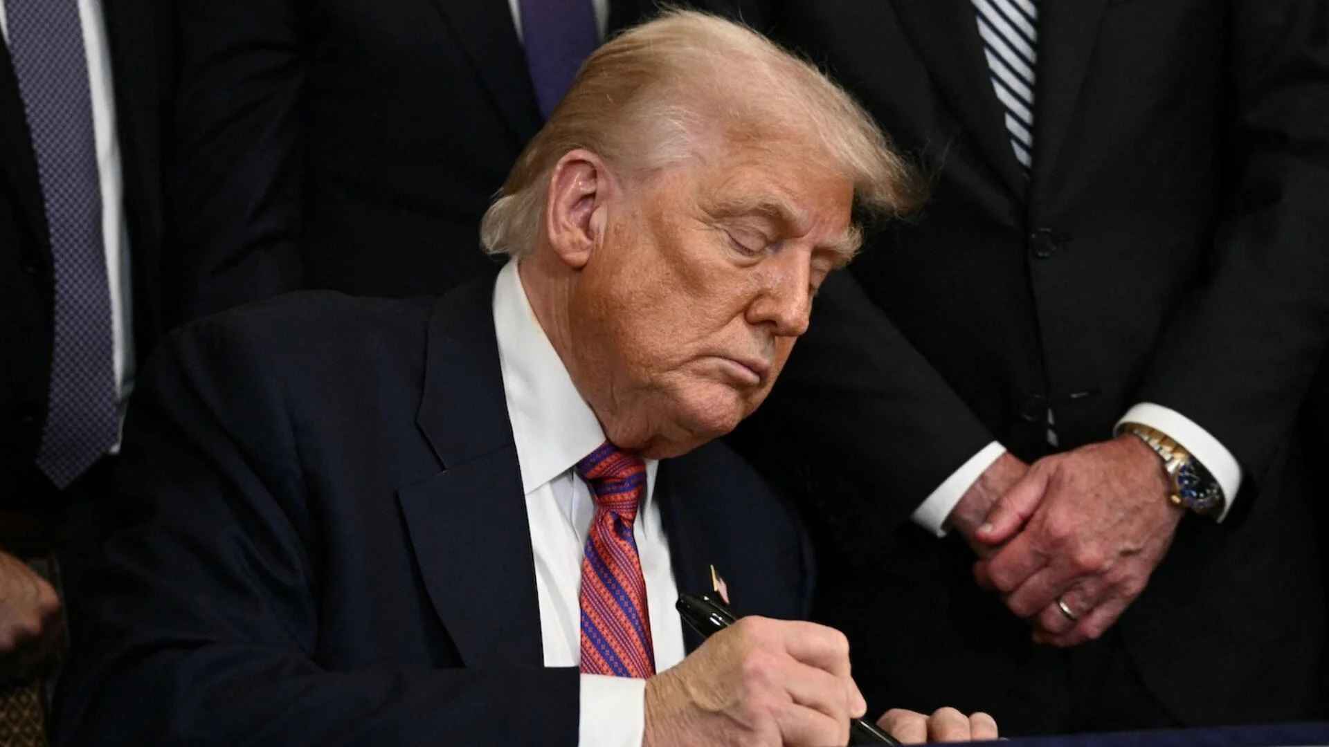 মার্কিন পত্রিকার বিরুদ্ধে বিলিয়ন ডলারের মামলা ট্রাম্পের