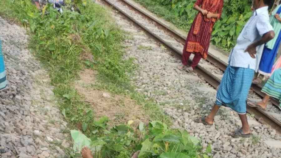 নরসিংদীতে ট্রেনে কাটাপড়ে স্বামী-স্ত্রী নিহত