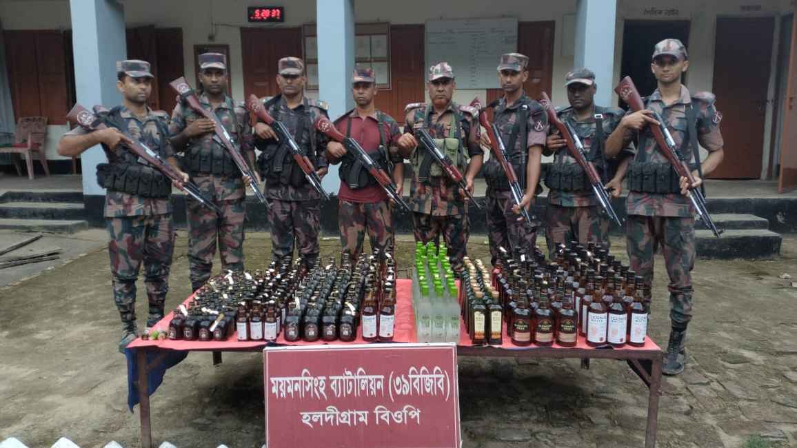 শেরপুর সীমান্তে ২৭৬ বোতল মদ আটক