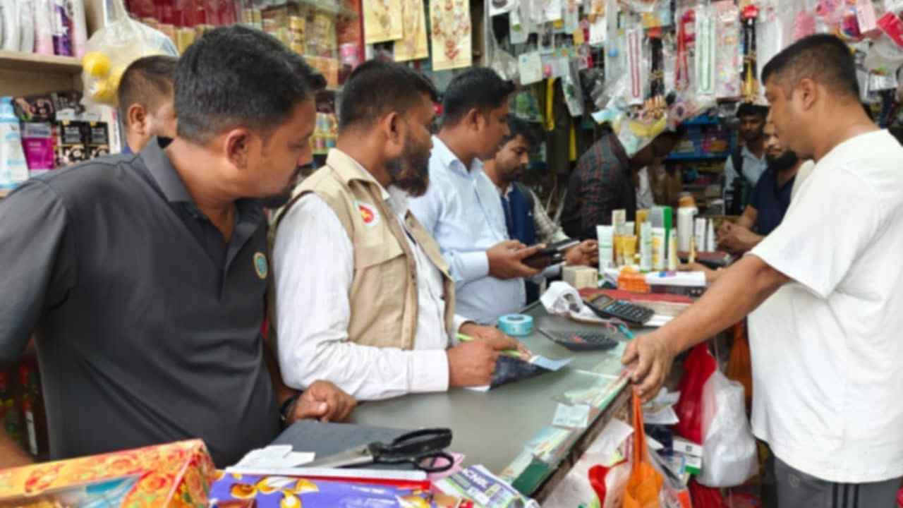 কুমারখালীতে কর ফাঁকি দেওয়ায় চার প্রতিষ্ঠানকে ৫৫ হাজার টাকা জরিমানা