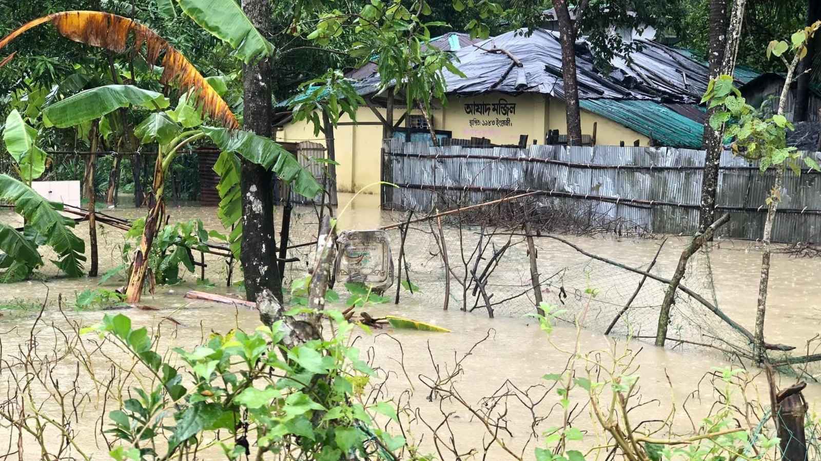 সেন্টমার্টিন ও টেকনাফে হাজারও মানুষ পানিবন্দি