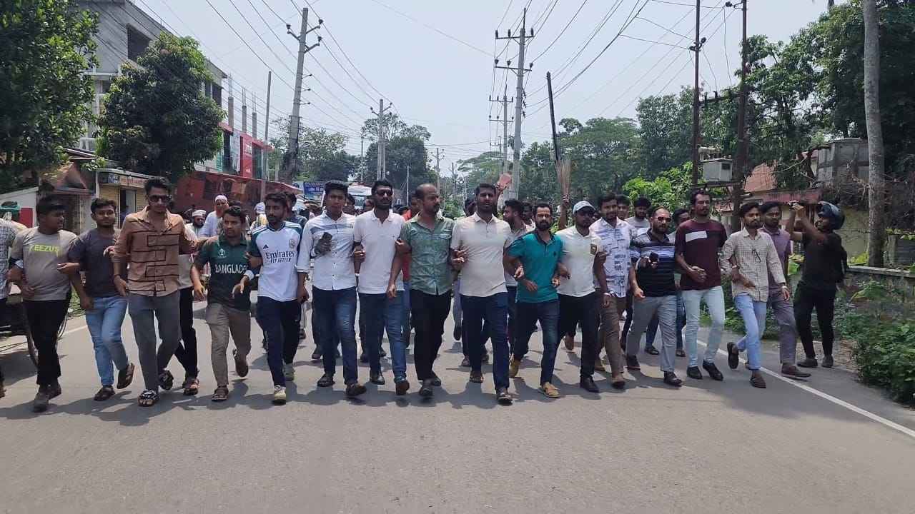 ‘দুই সন্তানের জনক, শ্রমিক নেতা’ ছাত্রদলের আহ্বায়ক, কমিটি বাতিলের দাবি